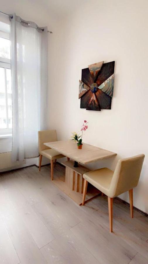 וינה Premier Quad Room Wh מראה חיצוני תמונה